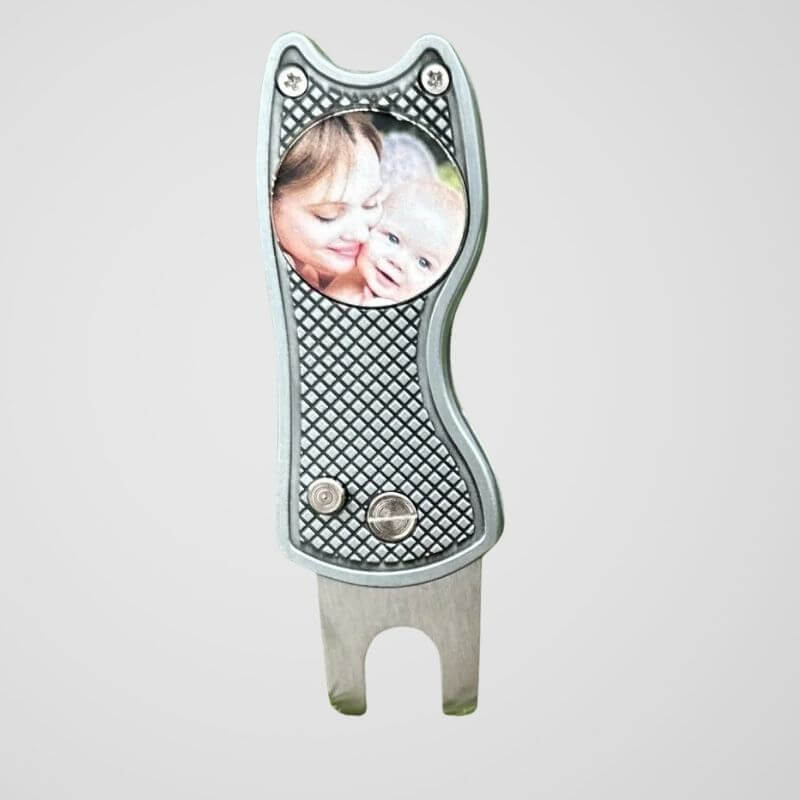 Divot tool with photo